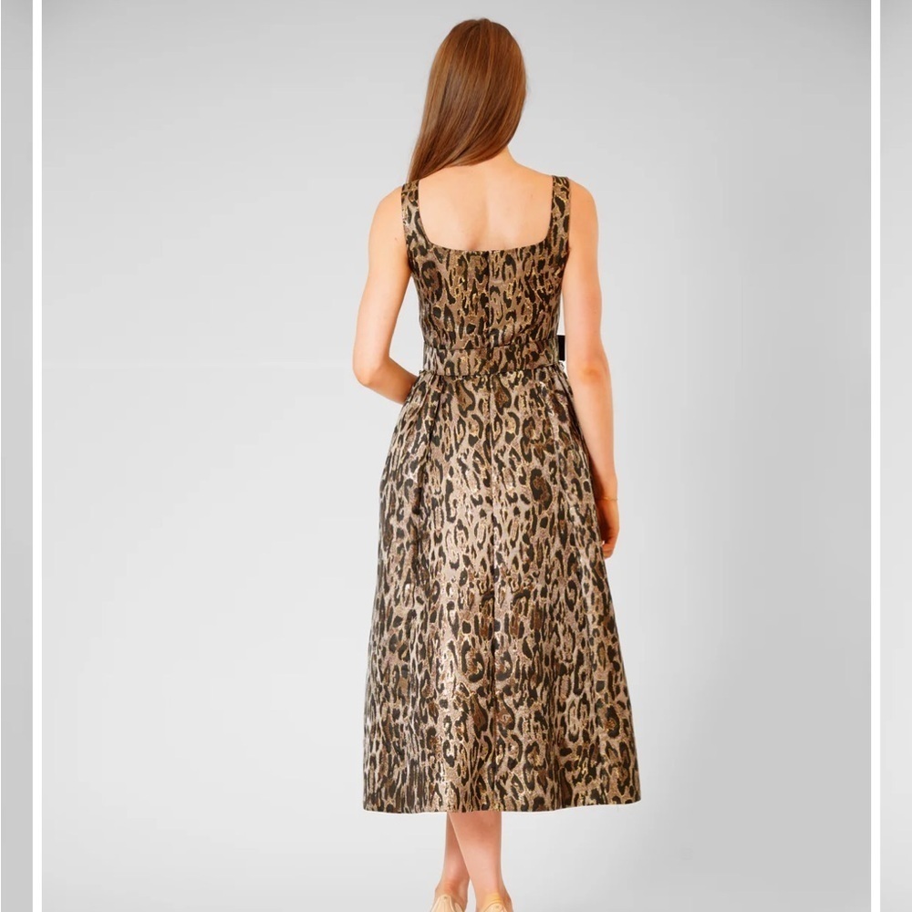 Sleeveless GOWN with SCOOP-NECKLINE
Julia Jordan - Picture 2 of 6